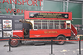 Jeden z prvních - rok 1922, Muzeum autobusů v Londýně, září 2014