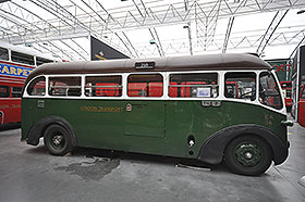 I tady byl povinný bezpečností únikový východ, Muzeum autobusů v Londýně, září 2014