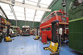 Za pár týdnů z něj bude nádherný exponát, Muzeum autobusů v Londýně, září 2014