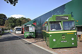 Zelené autobusy jezdily příměstskou dopravu, Muzeum autobusů v Londýně, září 2014