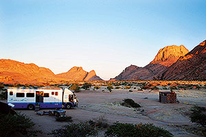 Svítání pod Spitzkoppe, Namibie, 2010 / Cestovní kancelář Pangeo tours | Cestovní kancelář PangeoTours