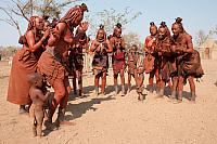 Roztančené ženy kmene Himba