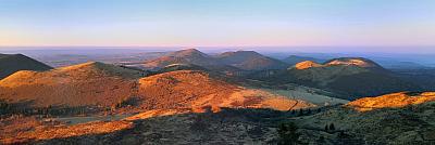 Puy-de-Dome, Auvergne, poznávací zájezd: Francie, Andorra - Burgundskem k Azurovému pobřeží