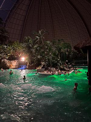 Tropical Island – koupání v tropickém „moři“ a relax na písčité pláži
